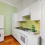 Green Leaves Apartment