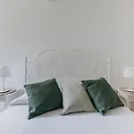 Green Leaves Apartment